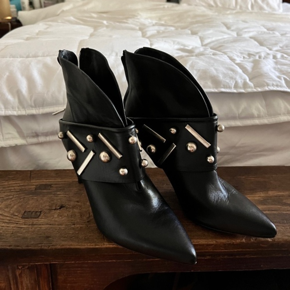 Donald J. Pliner Black Leather booties - Picture 1 of 4